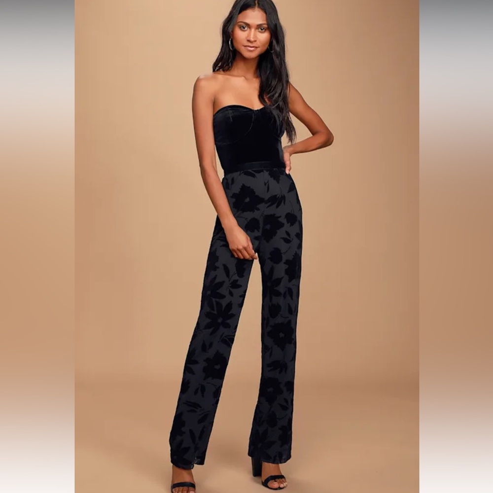 NWT lulus Love About It Black Velvet Strapless‎ Jumpsuit Size Large
